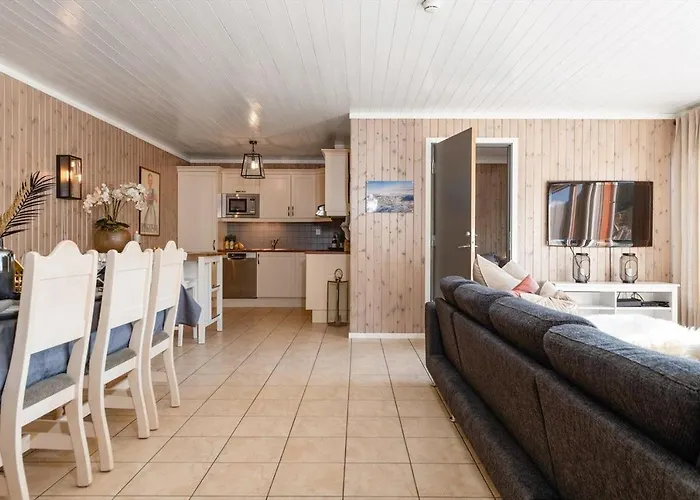 Mountain Center: Ski-in By Bike Arena Apartment *